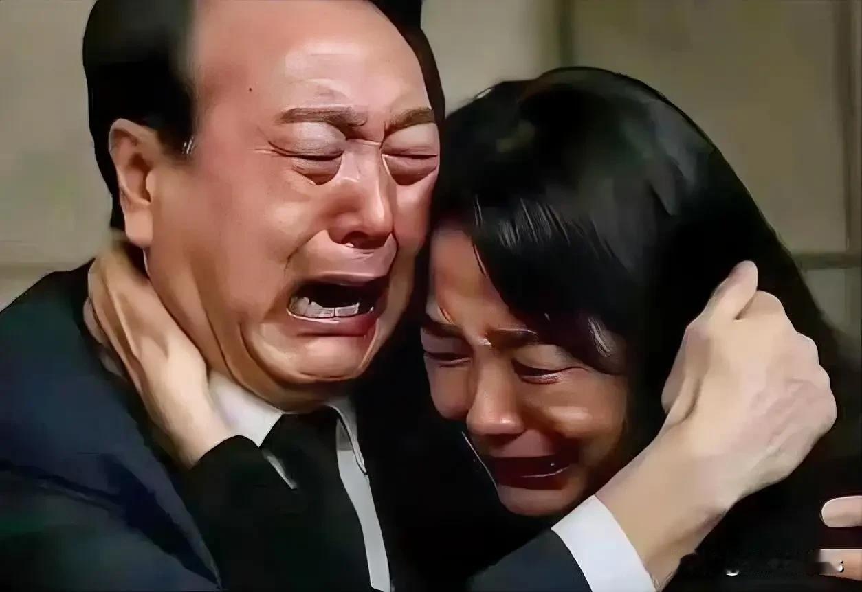 快讯，快讯韩国传来消息1月7日上午，韩国前总统尹锡悦和他的妻子金建希在首尔