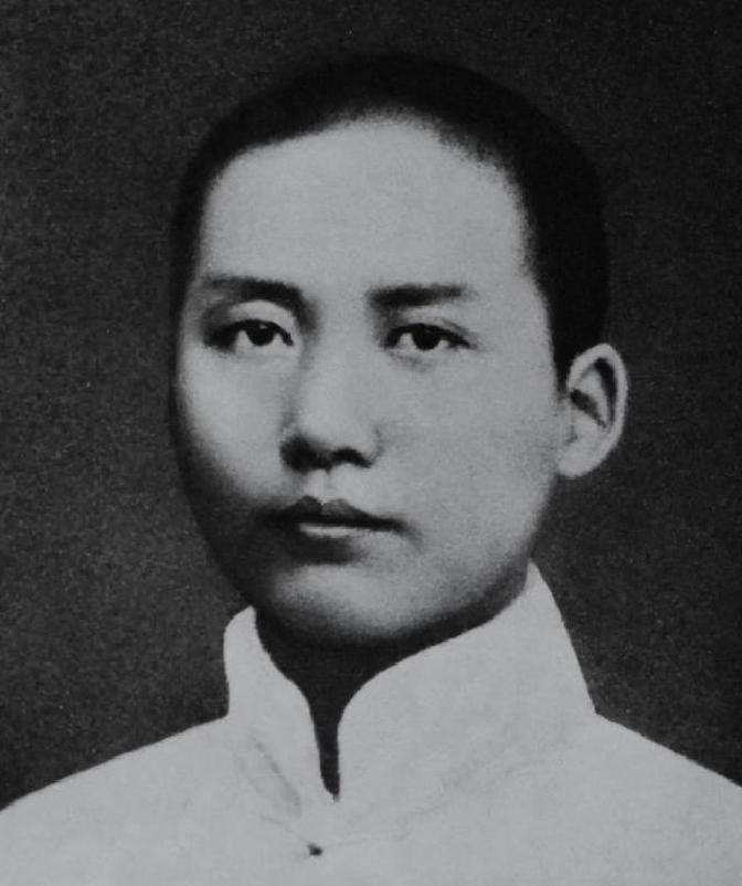 毛主席对日本的看法，其实真不是一成不变的那种。刚开始，他对日本还挺有点“好感”，