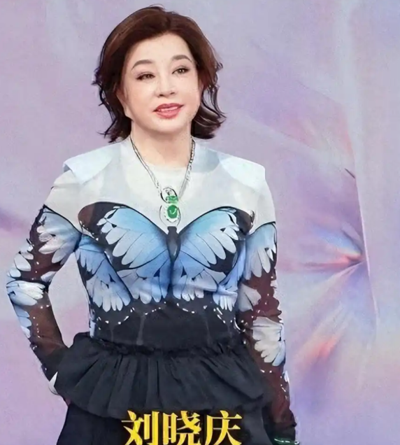 刘晓庆当年在书里揭露过一个圈内人尽皆知却没人敢挑明的潜规则：男女演员在一起拍戏，几个月同吃同住，戏里