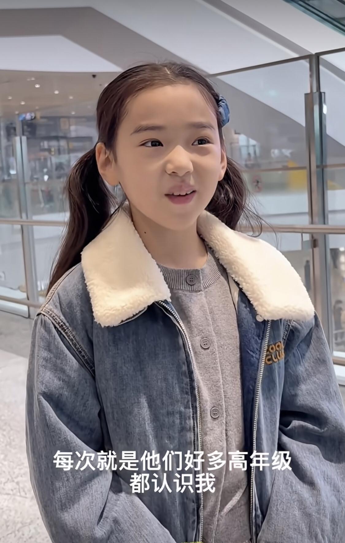 小酒窝真是老天爷按着喂饭吃,就算不认识她妈妈董璇的,也会很喜欢吧。每次遇到粉