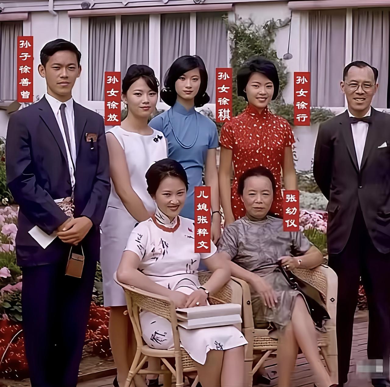 下图是1962年，徐志摩前妻张幼仪与儿子、孙子、孙女的合影。当时的张幼仪已经62