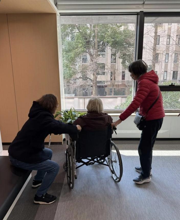 九旬父亲暗藏两名子女，房产继承起风波：一份遗嘱，藏着人性里最暖的清醒父亲去世