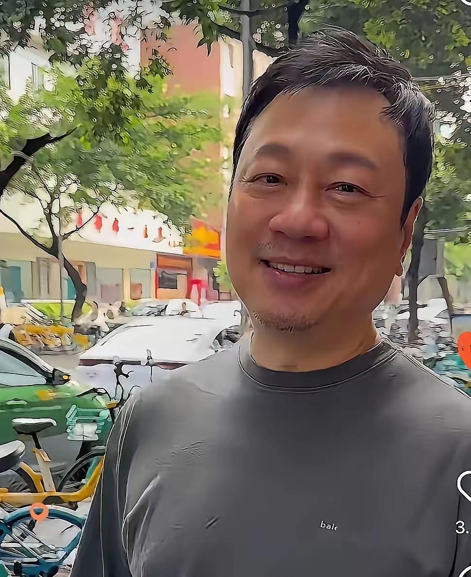 刚刷到TVB三届视帝黎耀祥在中山的日常！厨房大得能翻锅颠勺，客厅落地窗配水晶灯