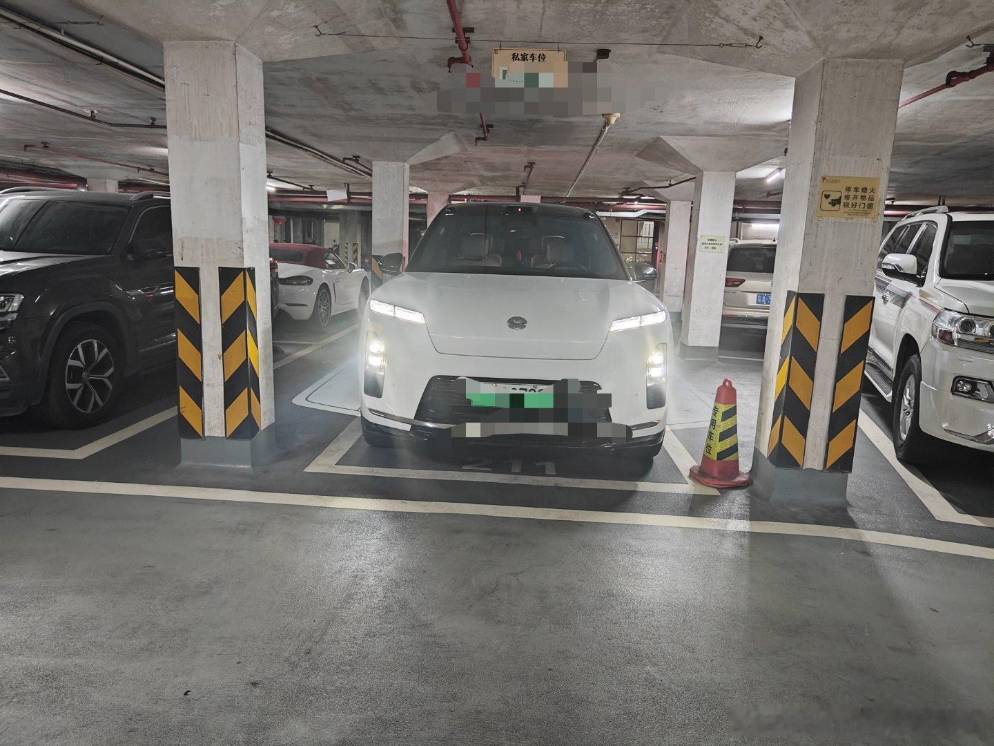 我这个车位停ES9没问题吧？