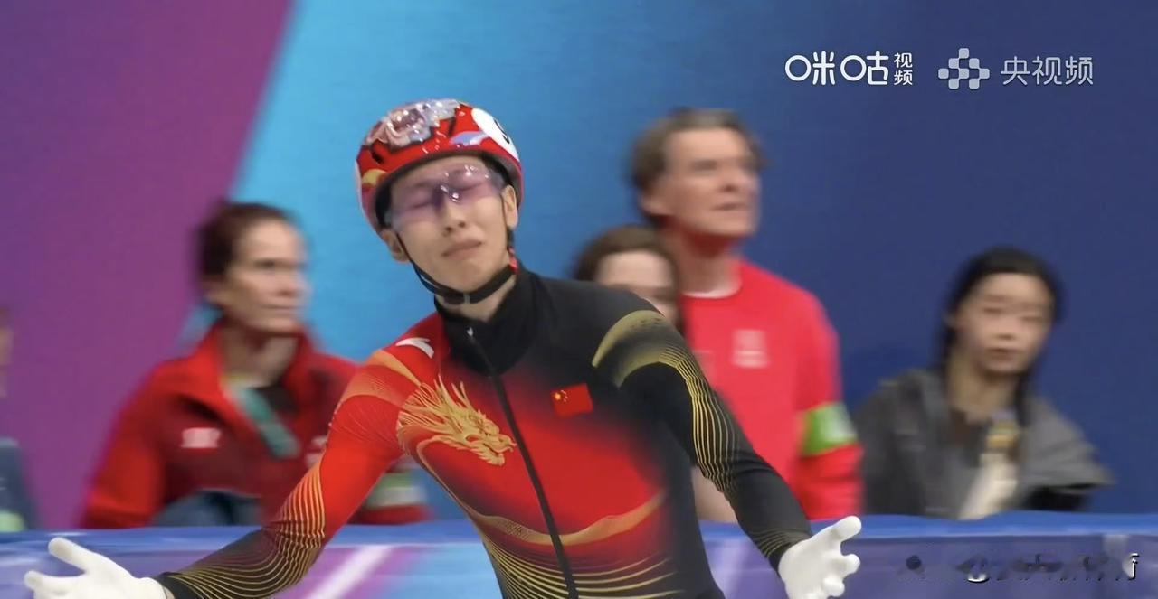 孙龙哭得像个孩子一样！热泪盈眶！孙龙终于是卸下了心中的包袱，4年前的北京，孙龙因