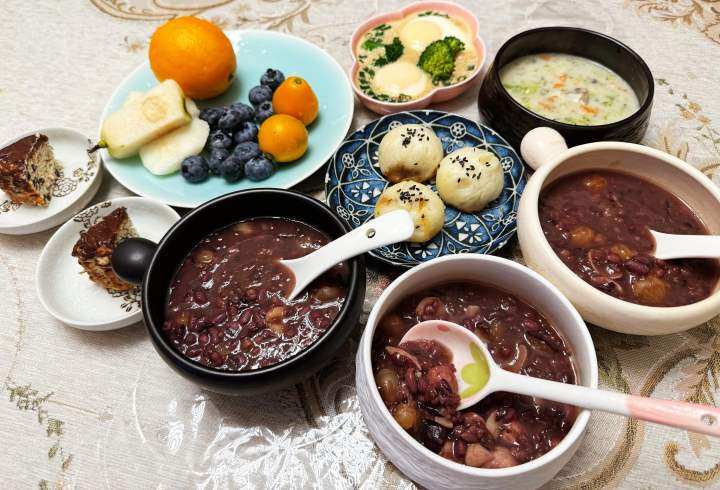 从不下厨到每天4: 50起床做早餐, 橙友@曼莉在家里办了个 “鹦鹉幼儿园”, 它们个个能说会唱丨橙友亮相