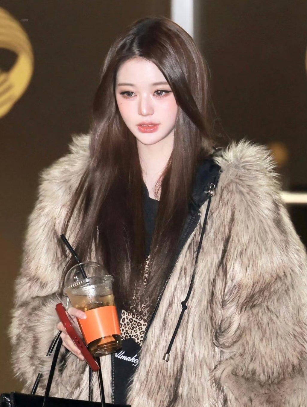 张元英BANGBANG直拍【张元英】音银下班路透精致度无敌…