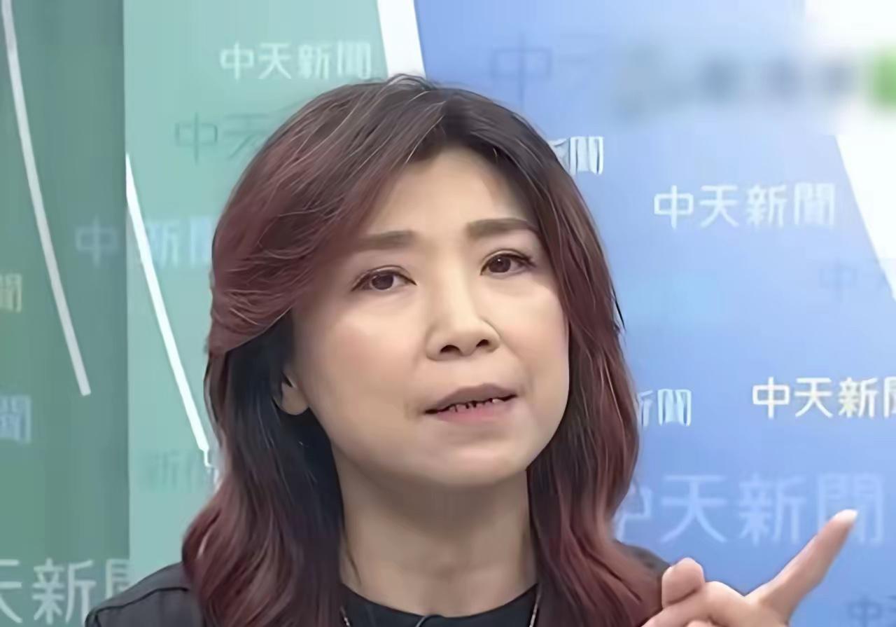 台资深媒体人兰萱对高嘉瑜说，尽管卢秀燕也在附和要购买二三十万架无人机，但不管你花