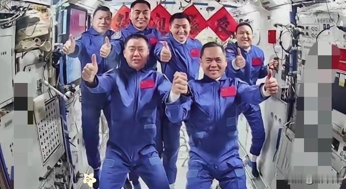 神舟二十一号第一张大合影来了,胜利会师!神舟二十一号用时3小时28分与空间站
