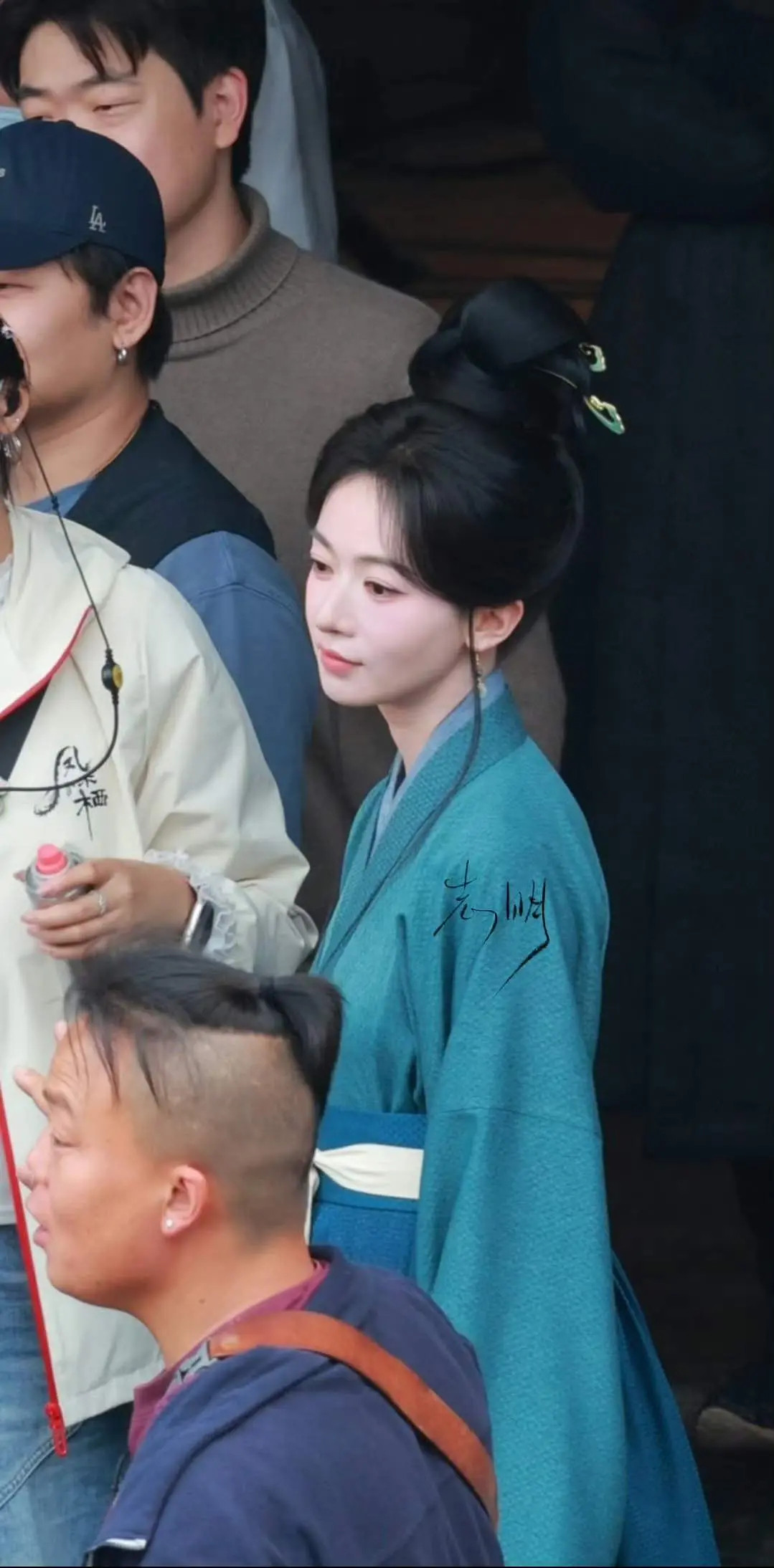 这姐以前腰也不粗壮啊，这是胖了，还是……