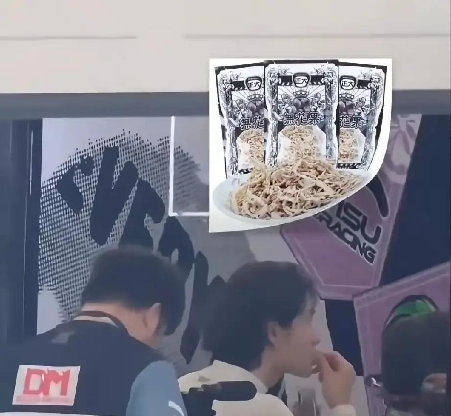 一件外套穿五年，被夸节俭，其实更省脑。明星最怕撞衫翻车，经典款保险，还顺手把代言