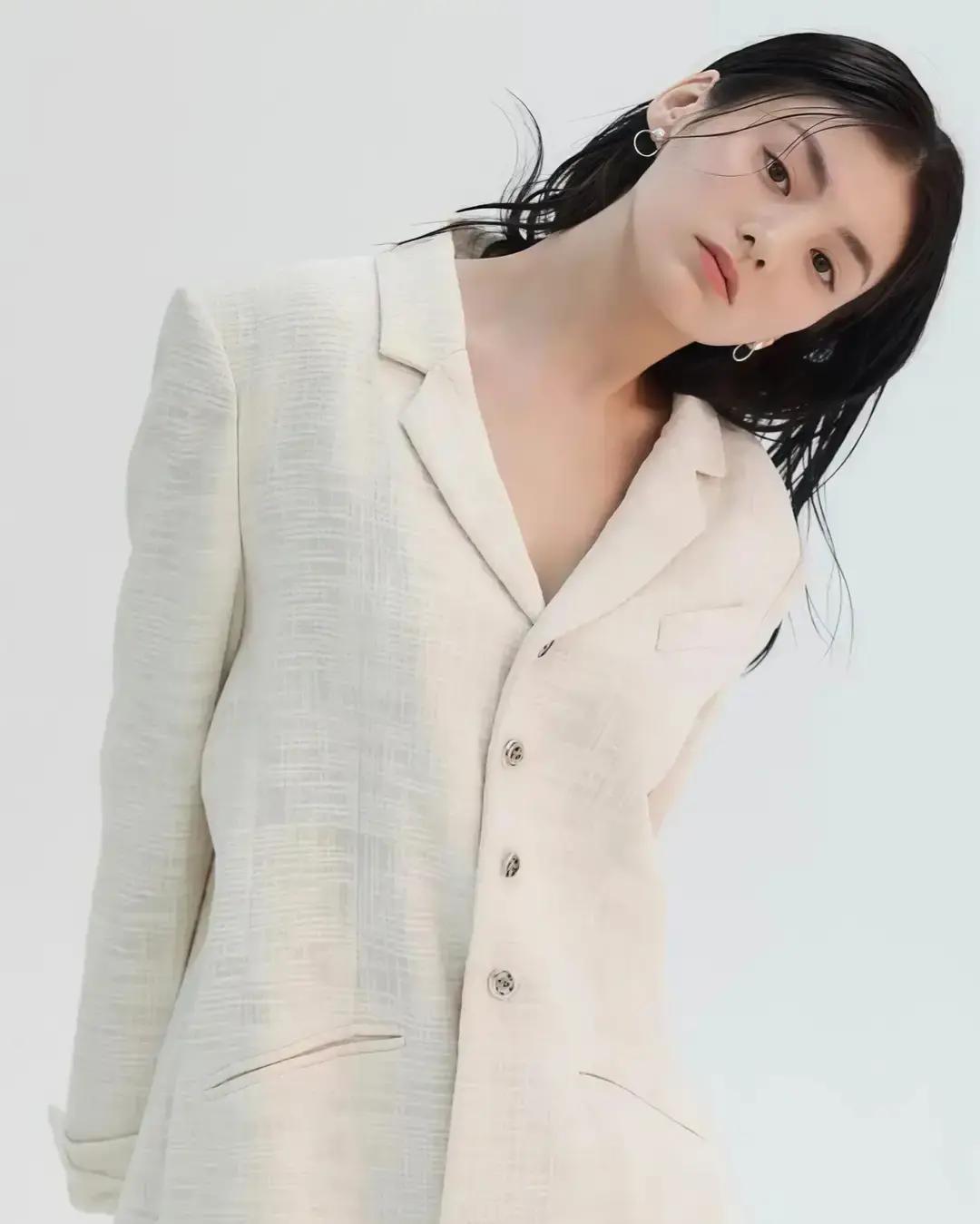 别被她的“淡颜”骗了。这位才是韩剧最该爆的“剧抛脸”。你看《九尾狐传》里她