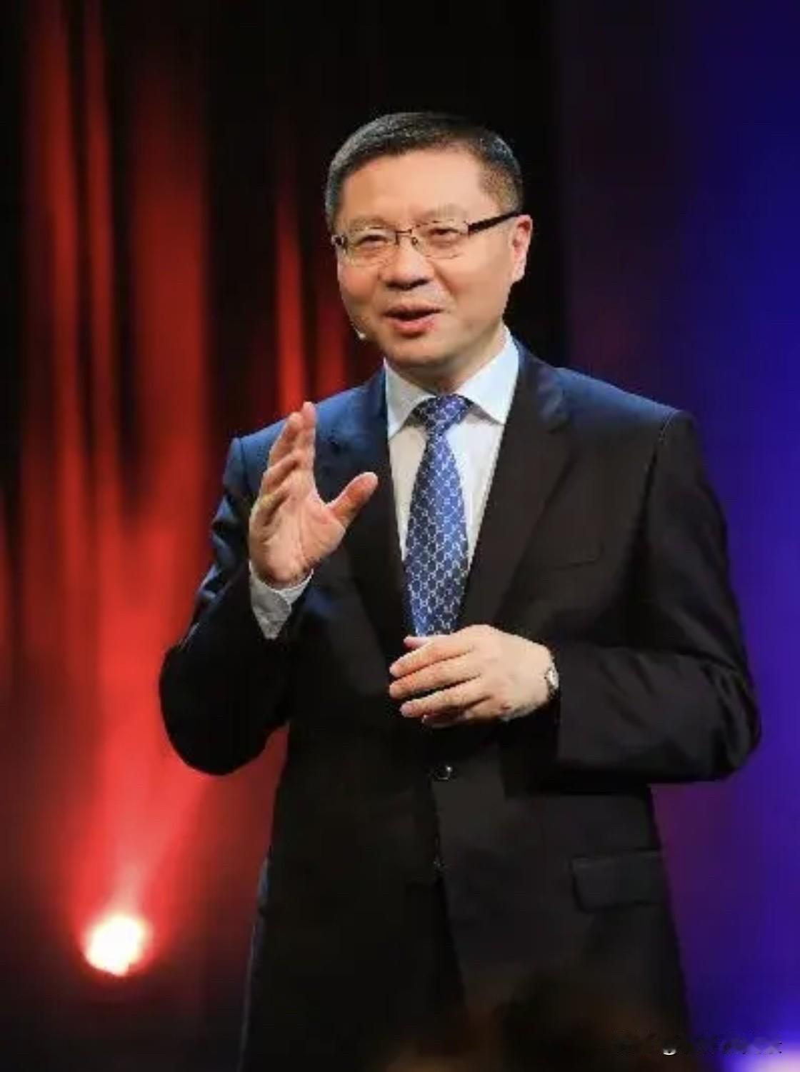 最近网上关于张维为和杜金的事儿闹得挺火。张维为是复旦教授，以“中国模式”论闻名；