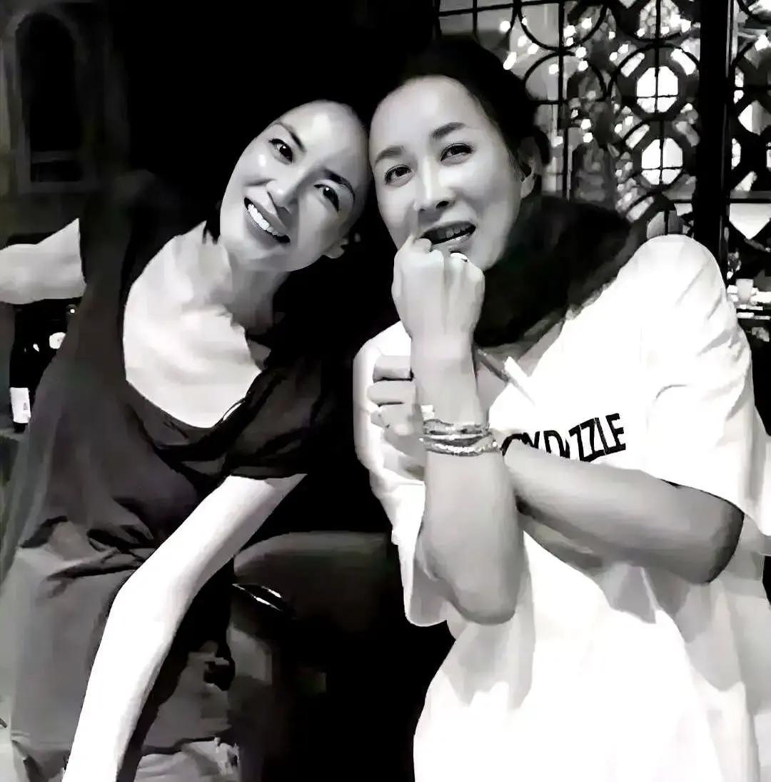 30年闺蜜互骂昵称还在用王菲给那英起的"那大傻"不是玩笑，是活化石。199