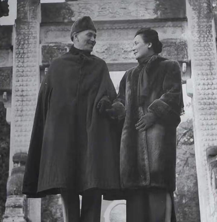 1946年戴笠葬身火海，蒋介石赶到现场只看了一眼焦尸，转身就盯着宋美龄问了句：“