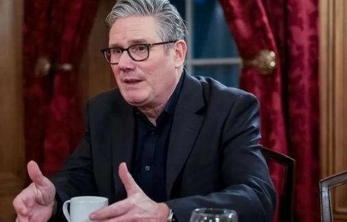 英国首相斯塔默曾“投喂”给了世界三句话！第一句：中国不是“正在崛起”，是“已经