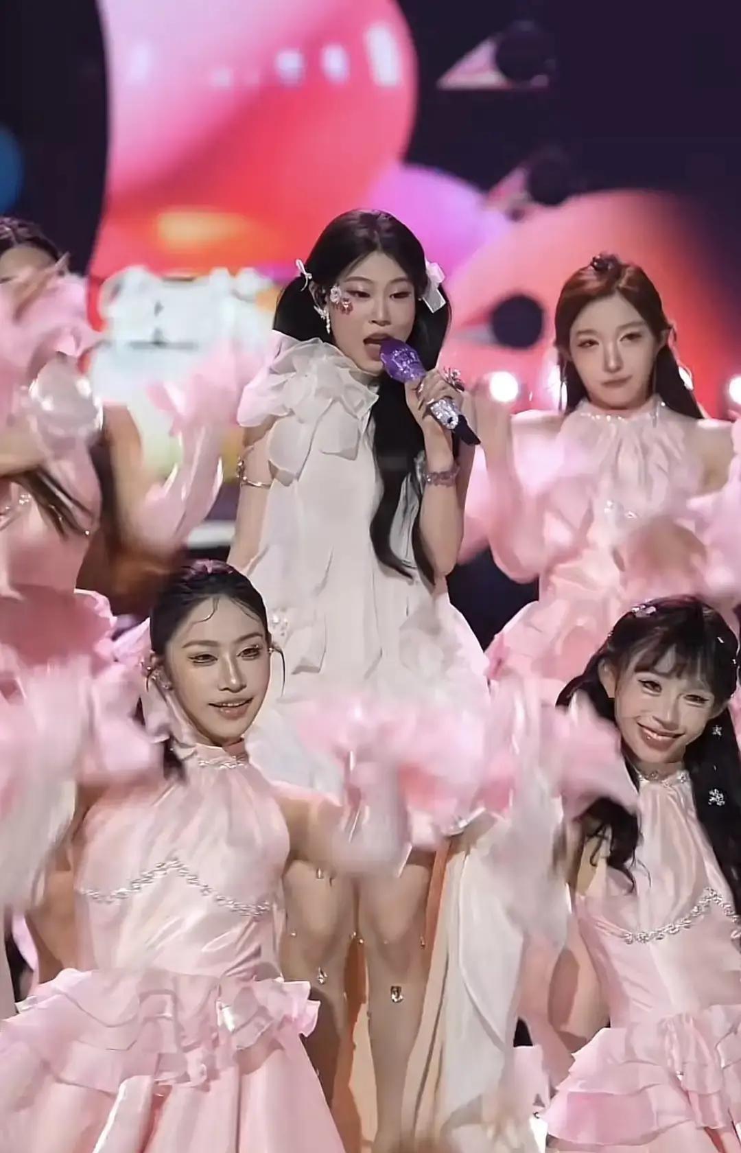 沈佳润的舞台，竟成了素人舞者的“上岸”现场？这事儿太魔幻了！说真的，这圈子就