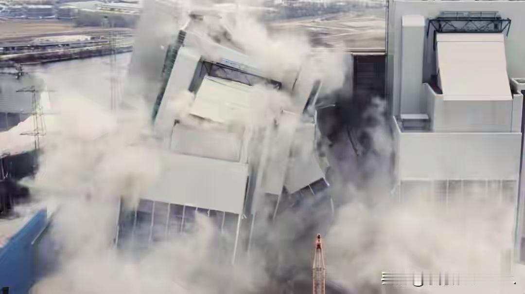 有钱豪横!德国居然把国内最大的核电站给炸了。震天动地的爆破声,德国贡德雷明根