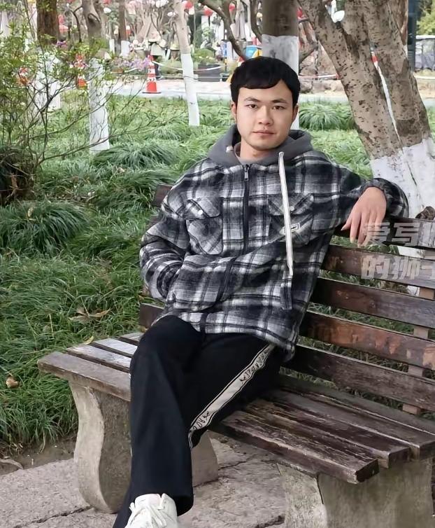浙江一男子去年北大录取书都到手了，结果直接不去。全家100个反对，他偏退回去复读