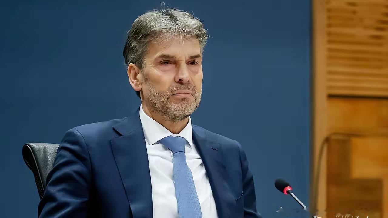 前脚荷兰刚敲定7亿欧元军援乌克兰，还把2.5亿欧元的防空援助提前兑现，甚至提议动