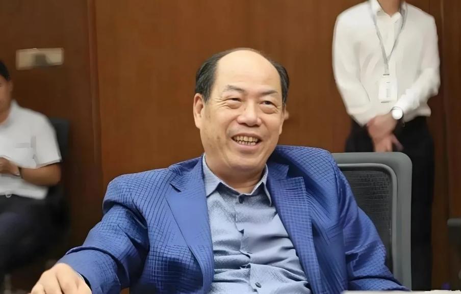 许家印和杨国强，曾经都是中国房地产最耀眼的企业家。一个打造出规模巨大的恒大体系
