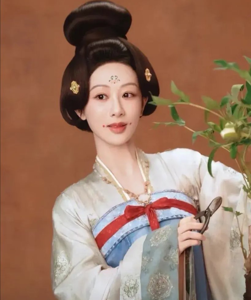 《锦绣芳华》播到14集，我发现了3点奇怪的现象，不知你们发现没？1，别的剧都