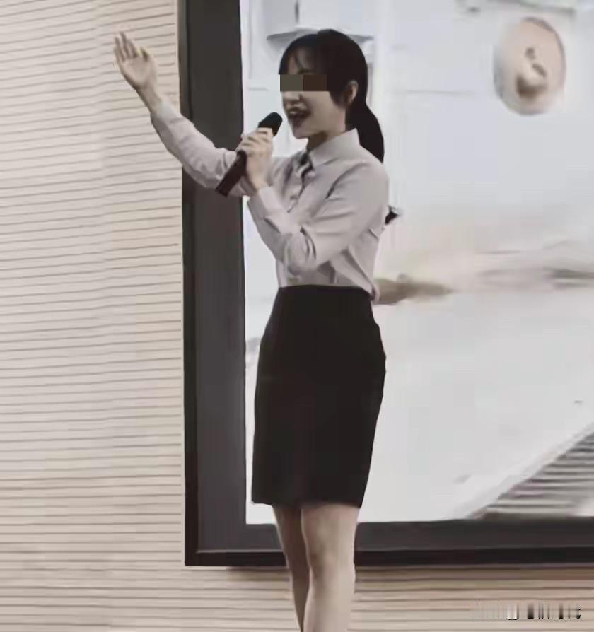 男子驾车失误致女友截瘫！女方黑历史被扒，惨遭网暴。男方发声宁愿接受判决也不和她结