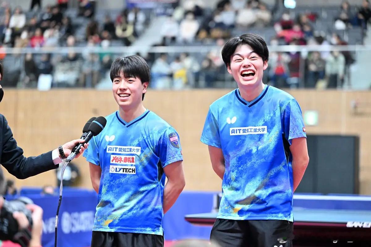 篠塚大登选手、谷垣佑真选手的场上采访🎙️——恭喜你们获得冠军。这次是在家乡夺冠