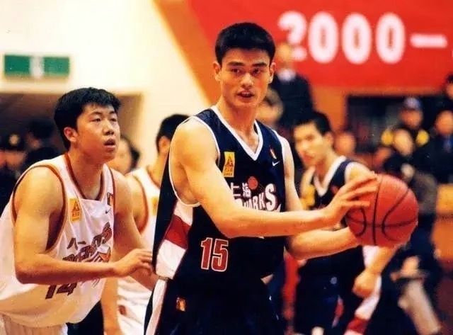 CBA历史上排名前五的超级巨星？1、易建联：7冠+5MVP+3FMVP+得分王2