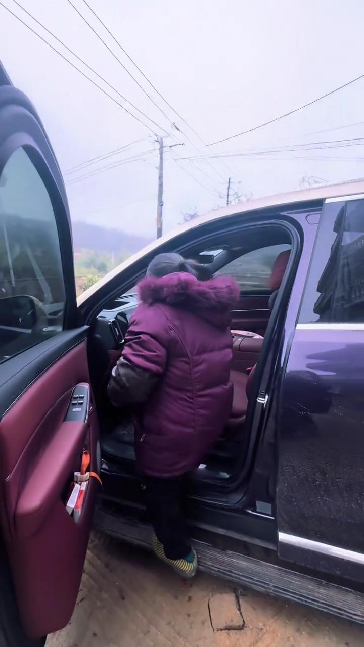 看到有个车友说，70多岁的家婆第一次坐上40多万的问界M8，直夸“这车值了”👏