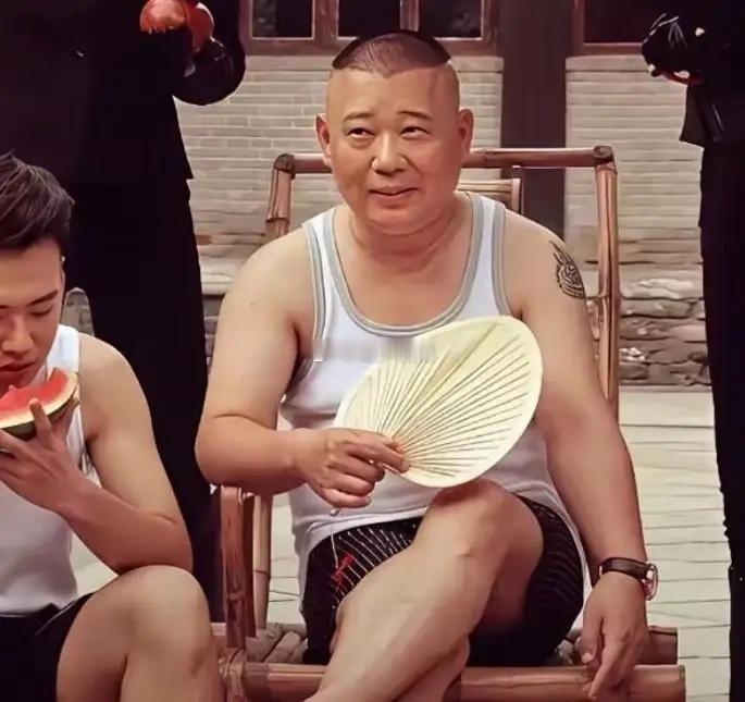 没想到郭德纲也有纹身，这是被允许的吗？