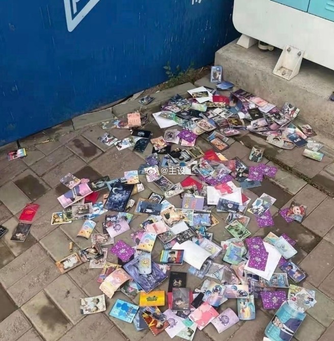 好想捡，可惜不好意思蹲下去