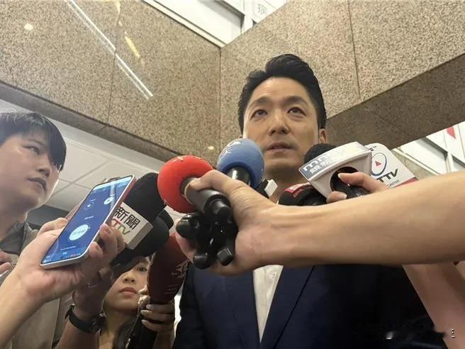 蒋万安号召蓝白修理赖清德卓荣泰台湾致癌食用油风波愈演愈烈，国民党籍台北市长蒋
