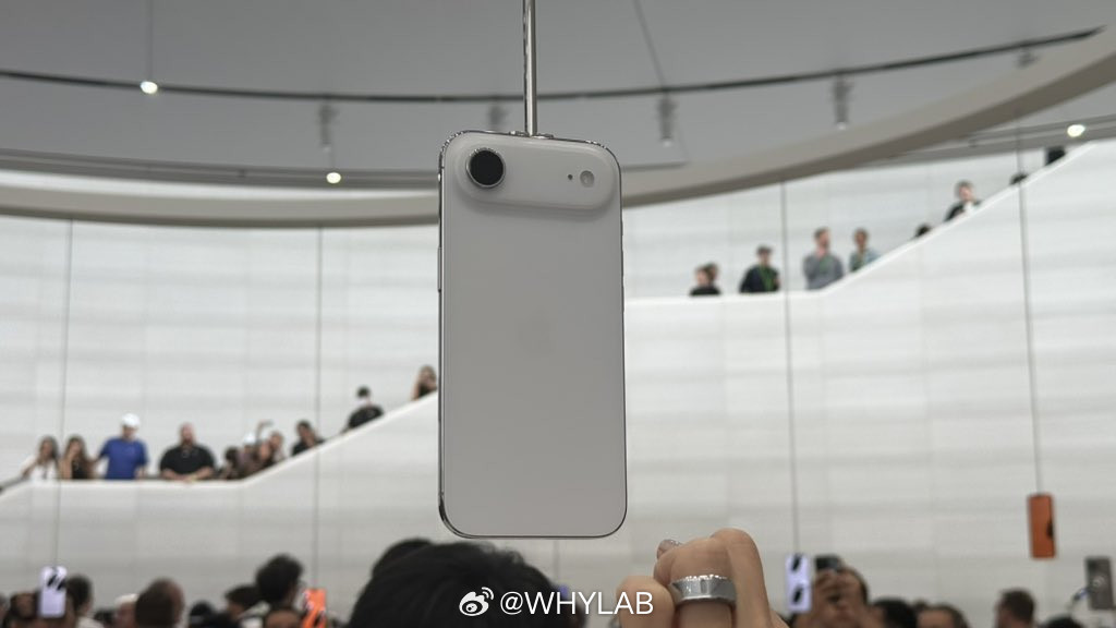 iPhoneAir和iPhone17Pro真机图，感觉怎么样？​​