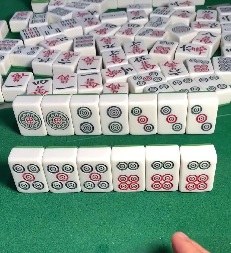 有麻将高手吗？帮我看看这把牌胡的是几筒？