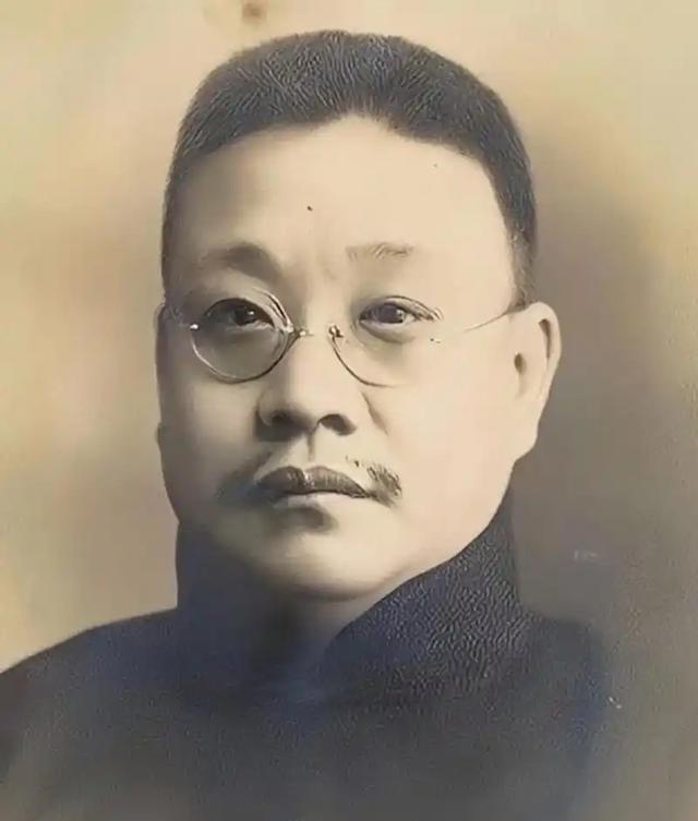 一段很实在的话：“嫁人，要么嫁一个能让你衣食无忧的，要么嫁一个疼你入骨的。嫁人