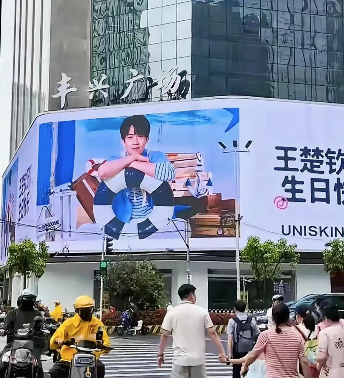 生日撞上出征日，这是大头专属的排面！北京时间5月11日，国乒正式出征多哈，但同