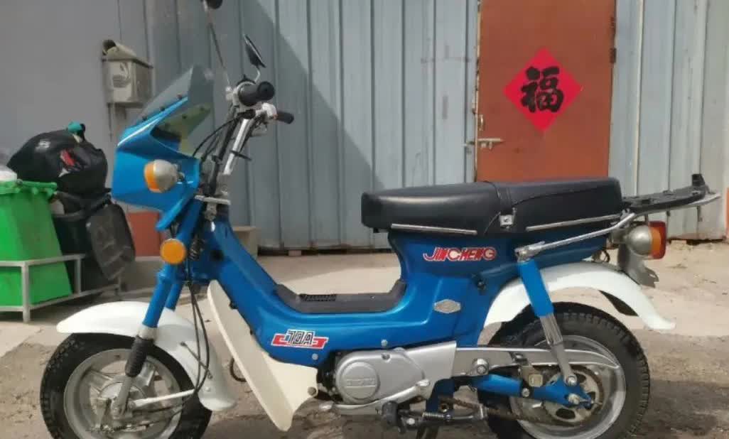 那年媳妇借调到外地工作，她那闲置的金城70小轮车就暂时由我来使用了，我的单位距离