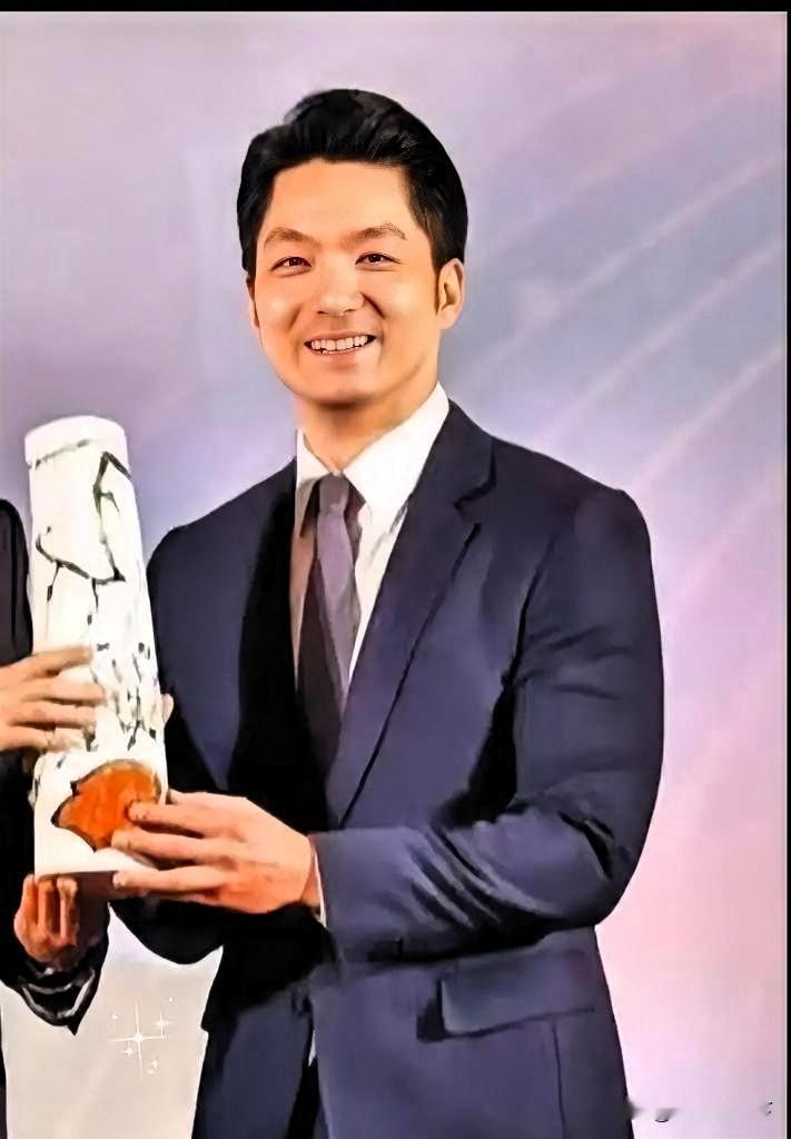 我对蒋万安，真的改观了。看完蒋万安这8分钟，有点出乎意料。以前总觉得他们