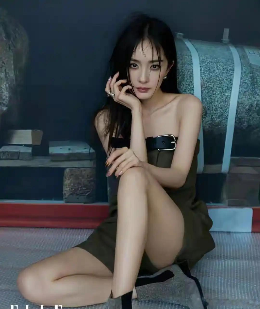杨幂杂志大片甜盐随心切换，风格百变太惊艳啦！