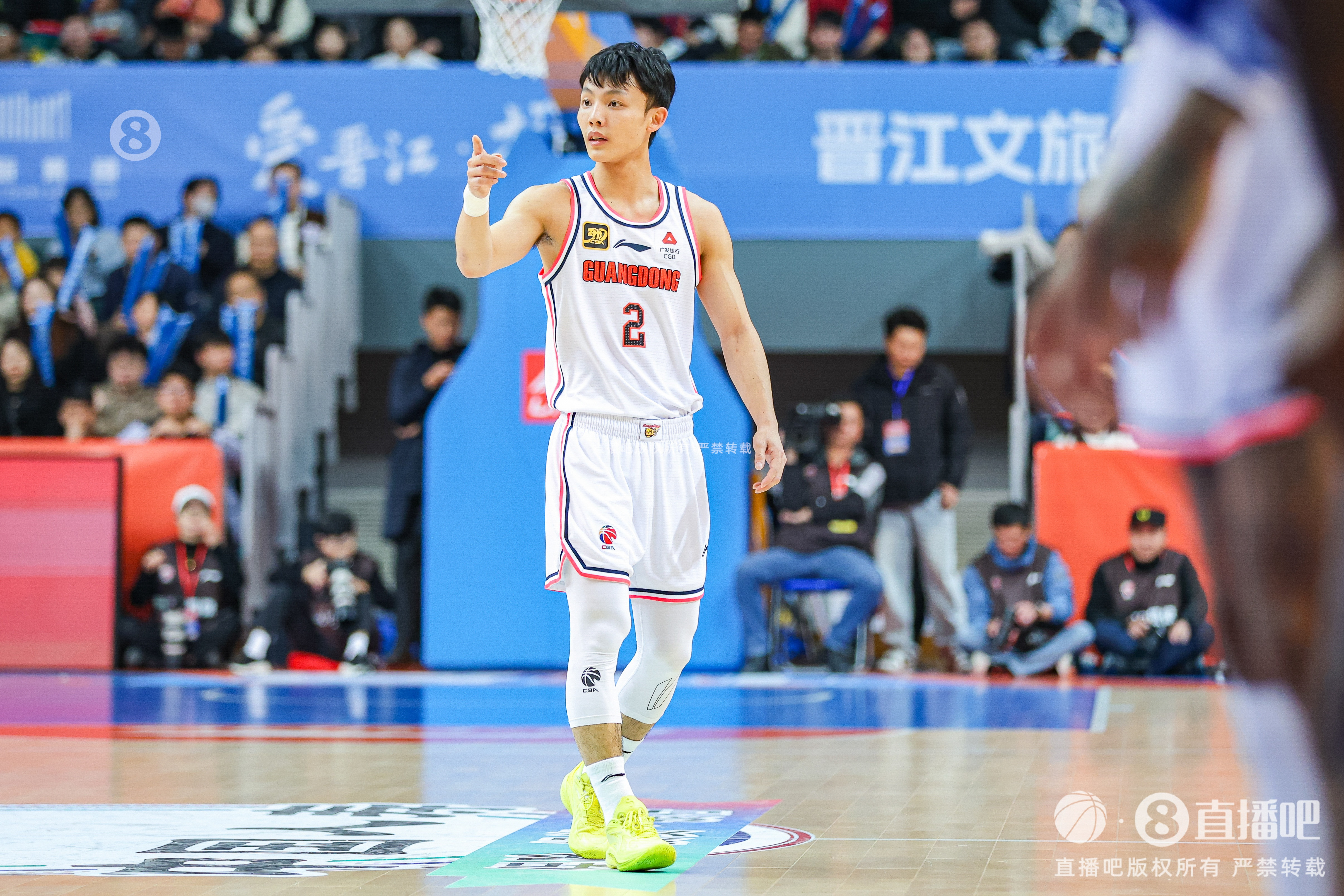 20分2板4助4断! 媒体人: 广东5连胜徐杰功劳占8成 这个家没他得散