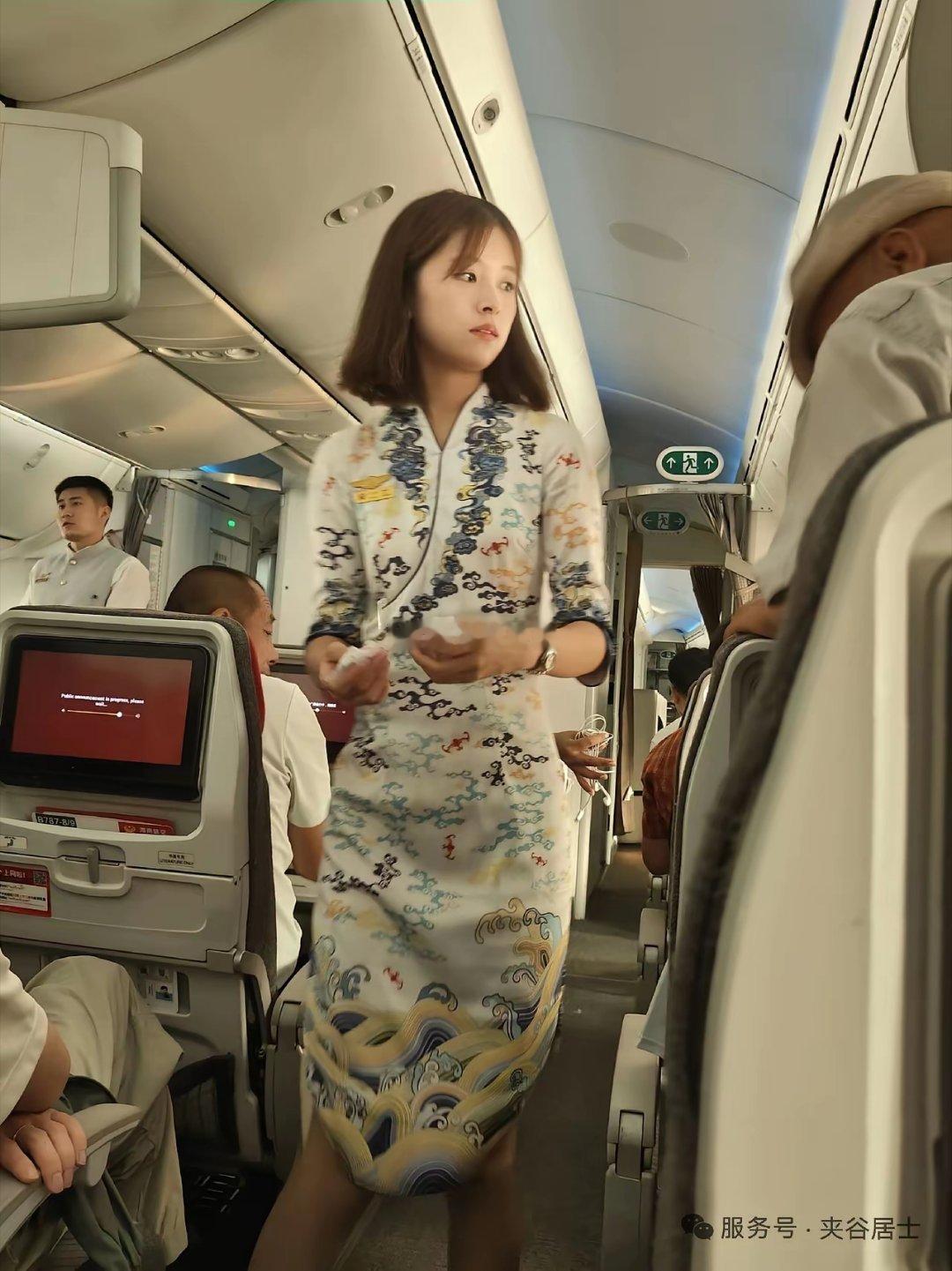 海南航空的空姐真好看！​​​