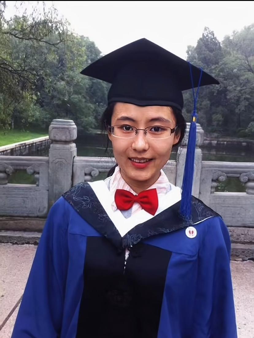 人的气质是可以大幅提升的！蔡磊妻子段睿北大时气质很一般，跟了企业家，逐渐有了老板