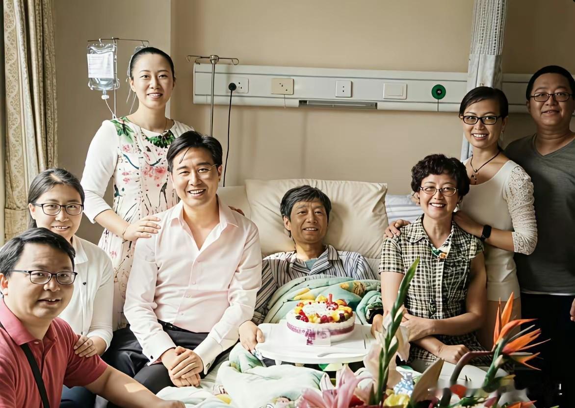 这张照片记录下了艾跃进教授人生中的最后一个生日。2016年，那个曾在南开大学课