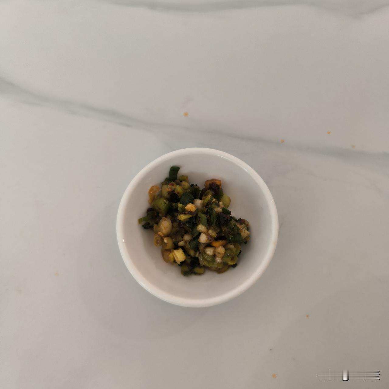 发现一个问题，在西安吃汉中热米皮，只要点里面的菜豆腐，就会发现都会给你一碟小菜。