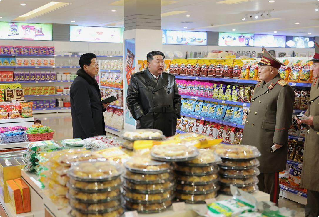 金正恩出席工厂竣工典礼。