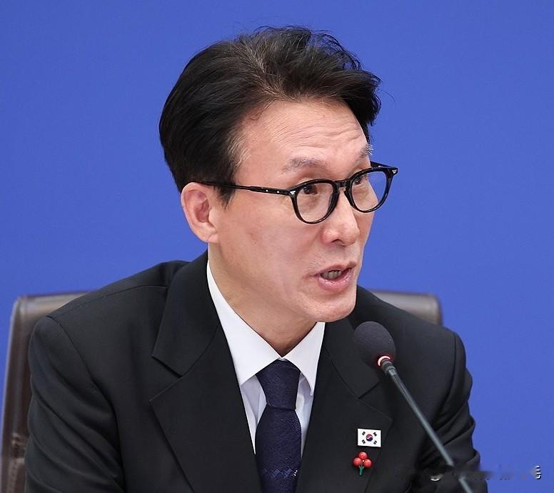 27日，韩国国务总理金民锡就共同民主党党首郑清来提出的共同民主党与祖国革新党合并