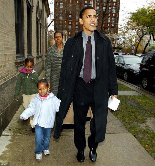 奥巴马其实有点小帅，他事业有成顾家爱妻儿的样子更帅，米歇尔眼光真好。