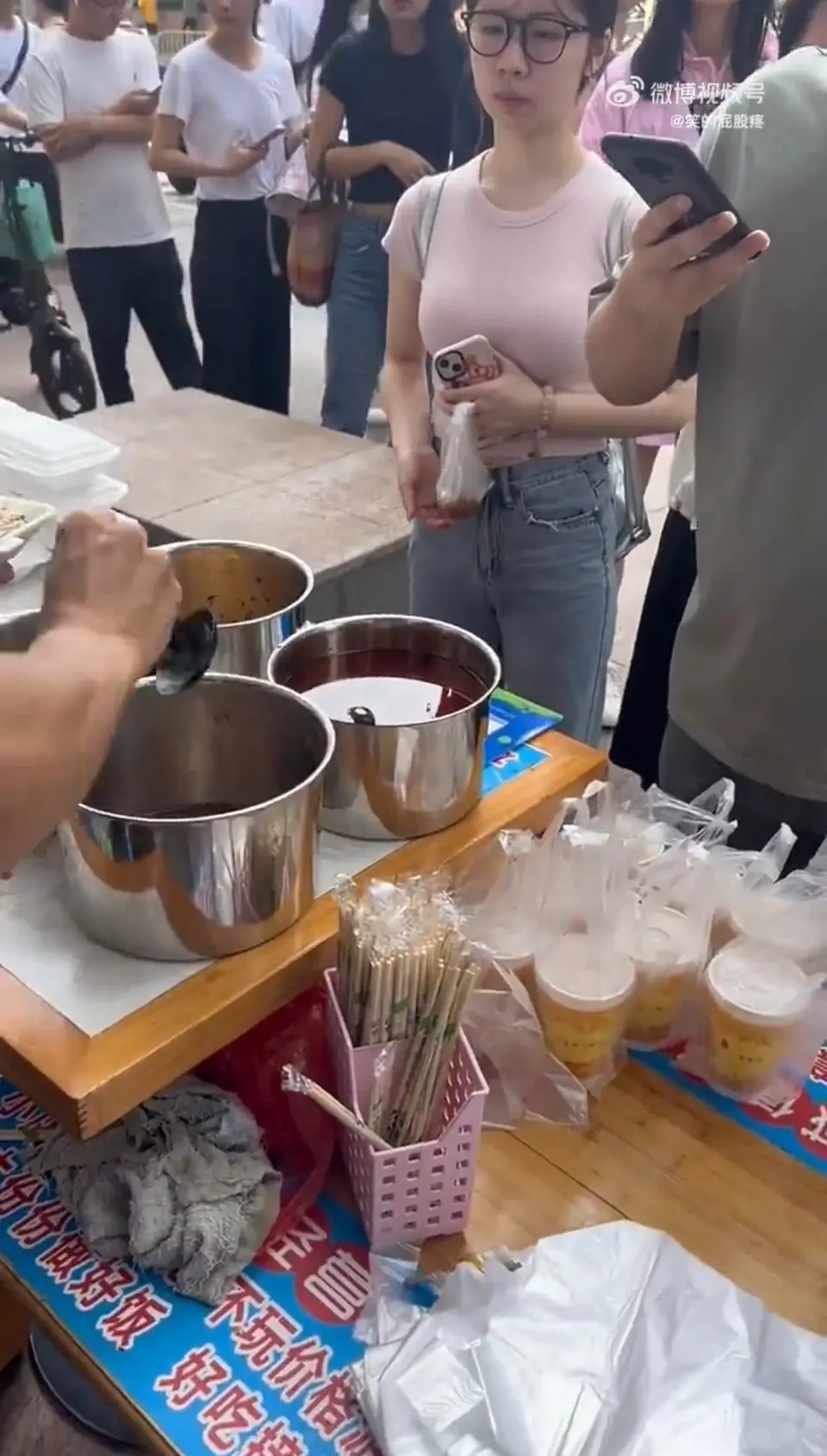 为什么这家早餐店生意这么好，还要排长队