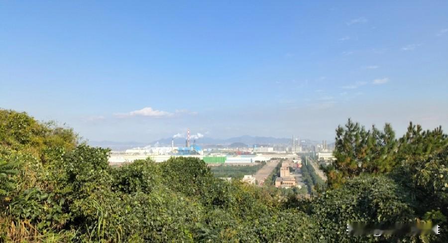 这张图是宁波目前最大的造纸厂全貌图。该工厂坐落于北仑区，带动了上万人就业和周边